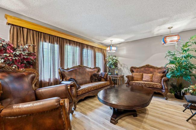 1108 Premier Way Sw, House detached with 4 bedrooms, 3 bathrooms and 4 parking in Calgary AB | Image 34
