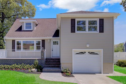 102 Hausch Blvd, Roosevelt, NY, 11575-1515 | Card Image