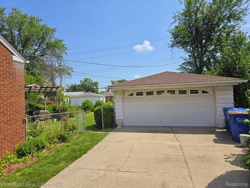 26532 Crystal Ave, Warren, MI, 48091-1142 | Card Image