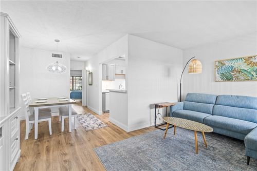 apt-204-101 Spring Lake Dr, VERO BEACH, FL, 32962-3049 | Card Image