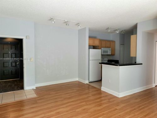 apt-237-6001 Sw 70th St, South Miami, FL, 33143-3422 | Card Image