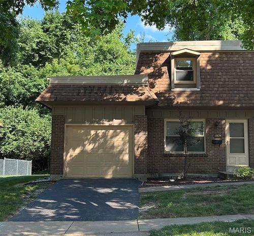 11824 Sologne Ct, Maryland Heights, MO, 63043-1509 | Card Image