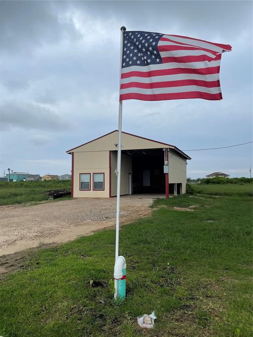 544 Marlin St, Sargent, TX, 77414 | Card Image