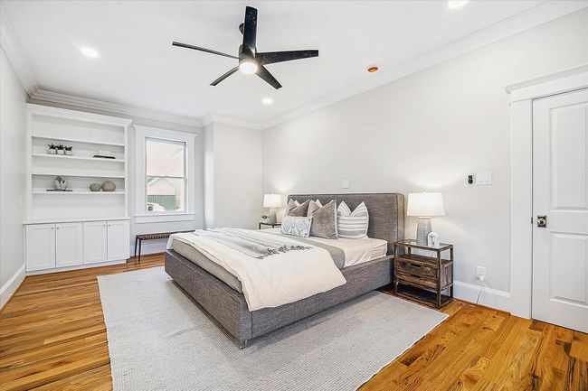 Huge master bedroom with custom built-ins | Image 20