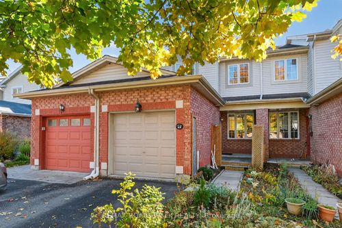 42 College Cir, Ottawa, ON, K1K4R8 | Card Image
