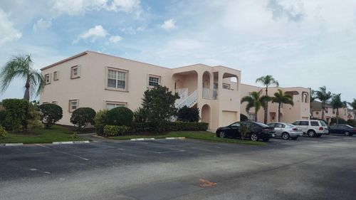 2082 Se Wild Meadow Cir, Port St Lucie, FL, 34952-8142 | Card Image