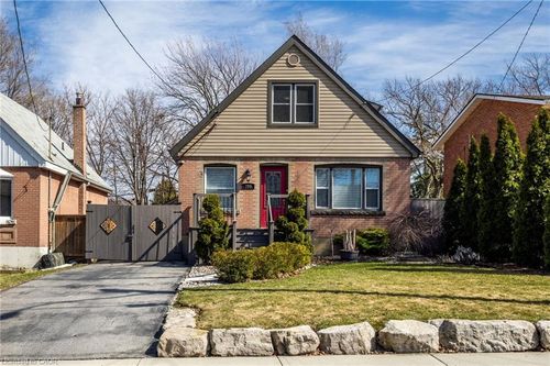 299 E 24th St, Hamilton, ON, L8V2Y7 | Card Image