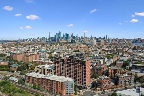 apt-11e-700 1st St, Hoboken, NJ, 07030-8819 | Card Image