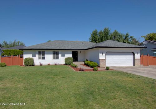 8611 N Maple St, Hayden, ID, 83835-8213 | Card Image