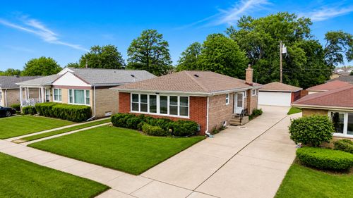 5512 Warren St, Morton Grove, IL, 60053-3641 | Card Image