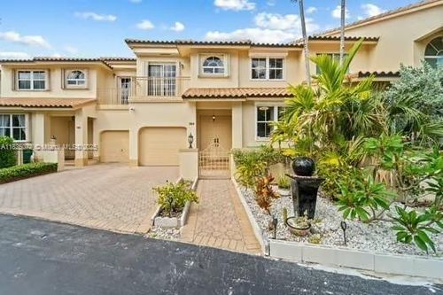 767-767 Ne 195th St, Miami, FL, 33179-3440 | Card Image