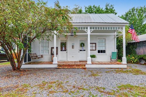 303 State Street, Bay Saint Louis, MS, 39520 | Card Image