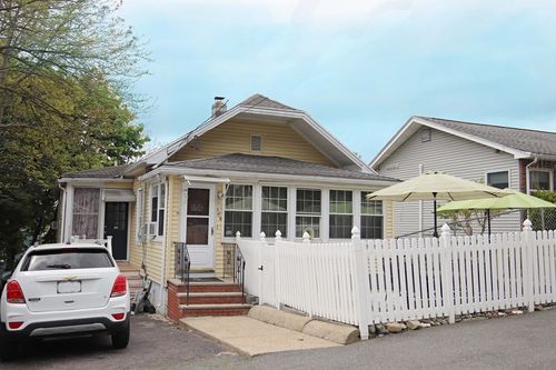 128 Arnold St, Revere, MA, 02151-3343 | Card Image
