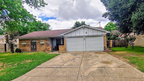2426 Woodside Dr, Grand Prairie, TX, 75052-4624 | Card Image
