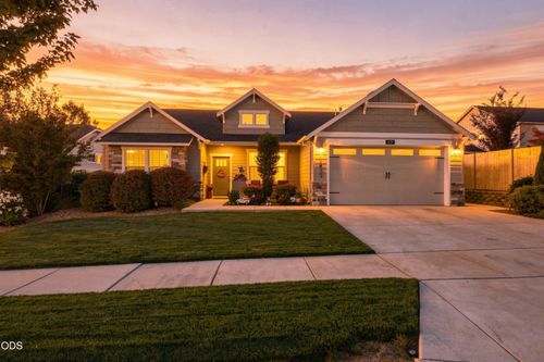 4737 Sw Volcano Ave, Redmond, OR, 97756-7591 | Card Image