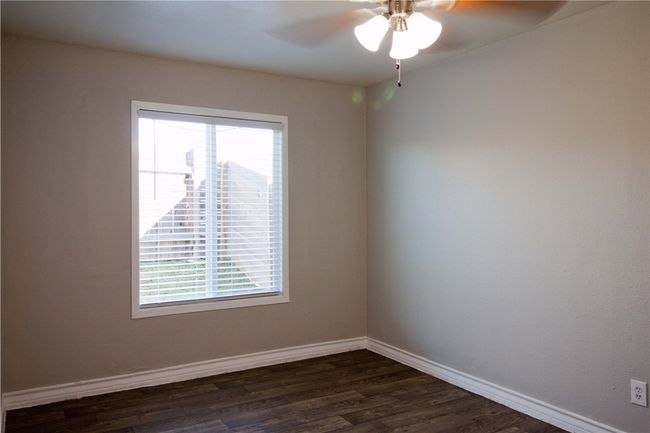A25 - 2506 Manor Cir, Home with 2 bedrooms, 1 bathrooms and 1 parking in Austin TX | Image 19
