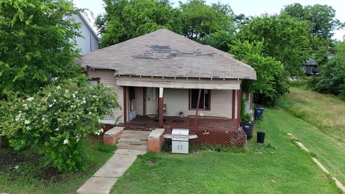 1713 E Tucker St, Fort Worth, TX, 76104-1828 | Card Image