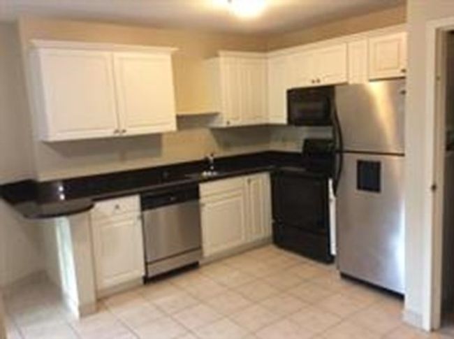 APT-500 - 10 Florence St, Condo with 1 bedrooms, 1 bathrooms and null parking in Malden MA | Image 4