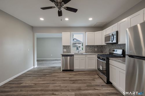 121 Hillview Ave, Waterbury, CT, 06704-2600 | Card Image