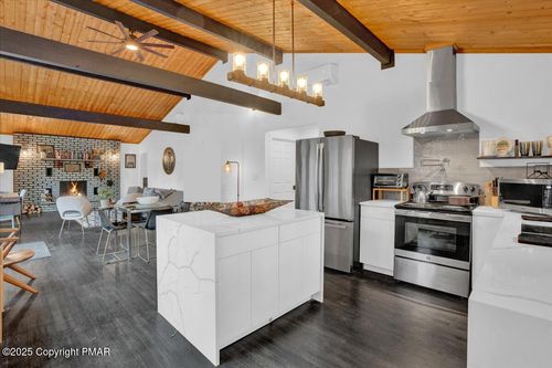 9871 Deerwood Dr, Tobyhanna, PA, 18466-3884 | Card Image