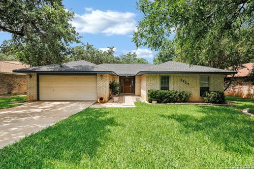 7923 Creek Trail St, San Antonio, TX, 78254-2608 | Card Image
