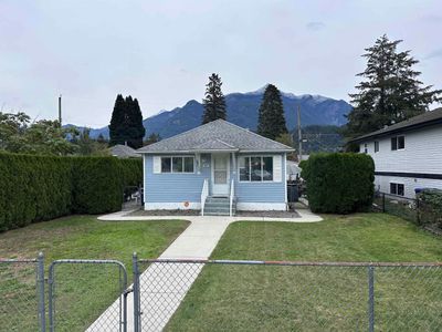 587 Hemlock Ave, House other with 4 bedrooms, 1 bathrooms and 1 parking in Hope BC | Image 1