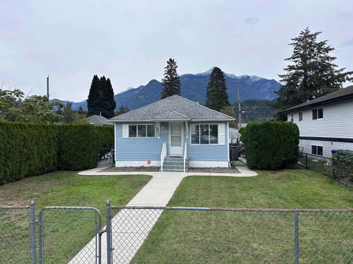 587 Hemlock Ave, Hope, BC, V0X1L0 | Card Image