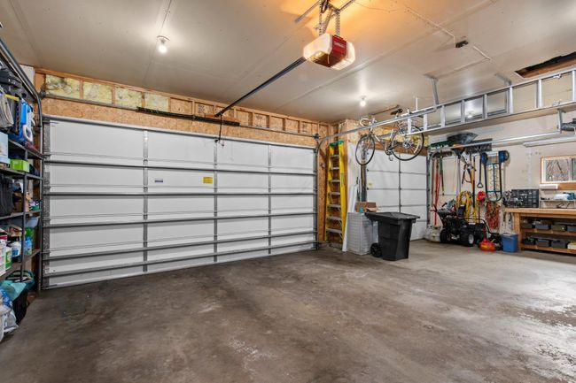 Spacious 3 stall garage | Image 37