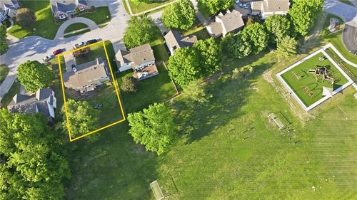 509 Ne Olympic Ct, Lee's Summit, MO, 64064-1306 | Card Image