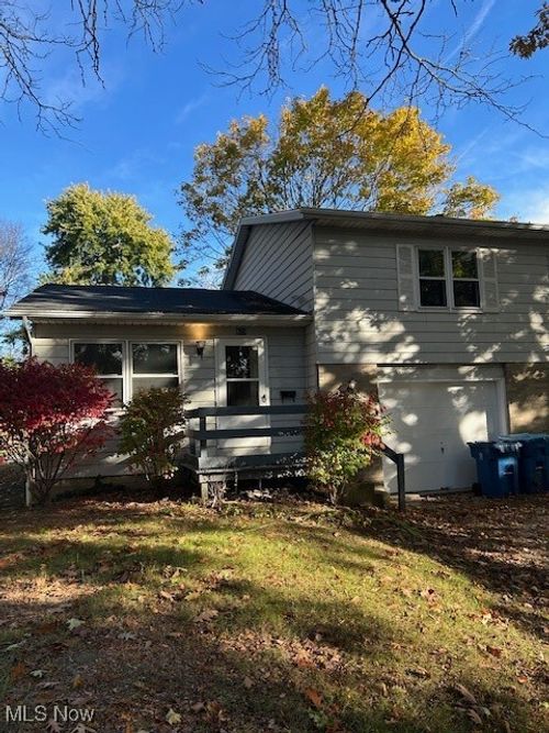 829 Randall Dr, Kent, OH, 44240-2136 | Card Image