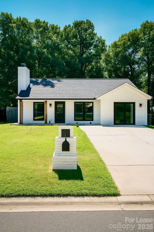 909 Highland Mist Ln, Charlotte, NC, 28215-1548 | Card Image