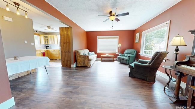 308 Cypress St, House other with 5 bedrooms, 2 bathrooms and 3 parking in Maple Creek SK | Image 4