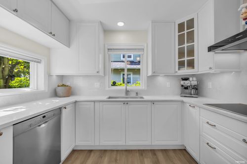 5-1233 W 16th Street, North Vancouver, BC, V7P1R5 | Card Image
