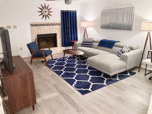 212-8400 Jamestown Dr, Austin, TX, 78758-7938 | Card Image