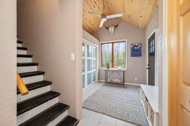 front entry way | Image 41