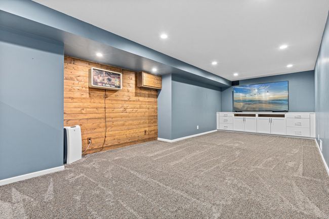 Family Room | Image 29