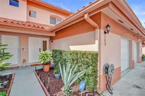 apt-103-20822 San Simeon Way, Miami, FL, 33179-1754 | Card Image