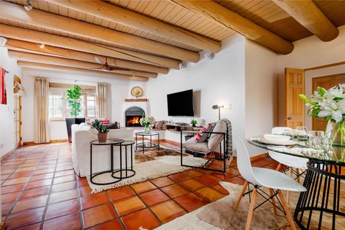 154-3101 Old Pecos, Santa Fe, NM, 87505 | Card Image