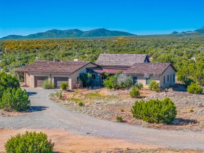 84 Silver Spur Trail, House other with 3 bedrooms, 2 bathrooms and 10 parking in Cerrillos NM | Image 2