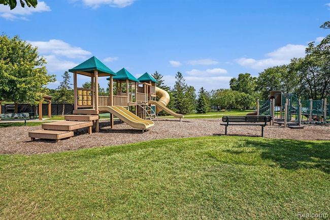 49935 Blackberry Trl, Condo with 3 bedrooms, 3 bathrooms and null parking in Novi MI | Image 33