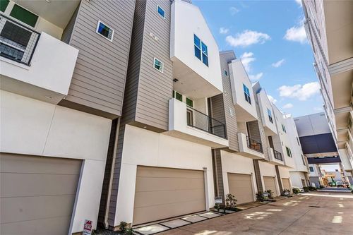 5869 E Post Oak Ln, Houston, TX, 77055-5055 | Card Image