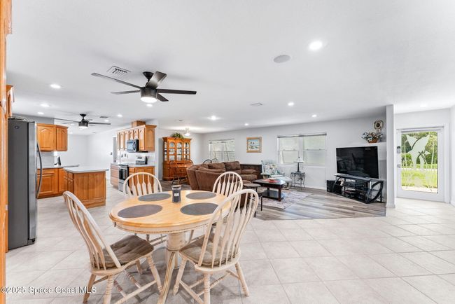 Open floor plan | Image 12