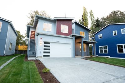 11414 8th Avenue S, House other with 5 bedrooms, 4 bathrooms and 2 parking in Burien WA | Image 2