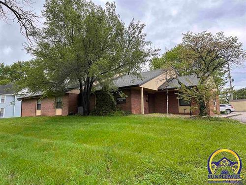 925 Pennsylvania Ave, Holton, KS, 66436-1855 | Card Image