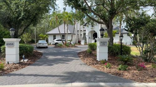 6959 Westchester Cir, LAKEWOOD RANCH, FL, 34202-2585 | Card Image