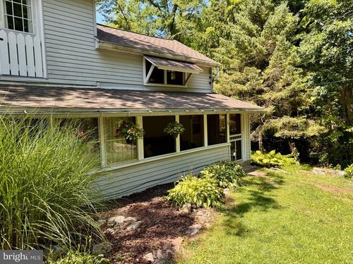 24 Aster Ln, Fredericksburg, PA, 17026-9204 | Card Image