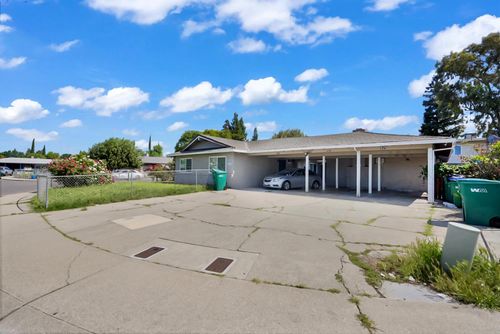 828 Astor St, Stockton, CA, 95210-2721 | Card Image