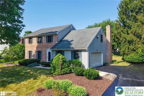 142 Aspen Dr, Allentown, PA, 18104-9545 | Card Image