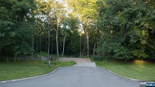 23 Fillmore Dr, Twp Washingtn, NJ, 07676-3857 | Card Image