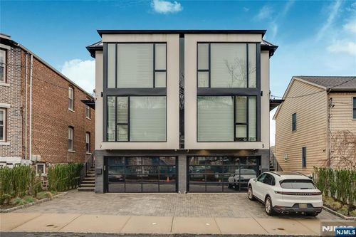 7 Adelaide Pl, Edgewater, NJ, 07020-1301 | Card Image